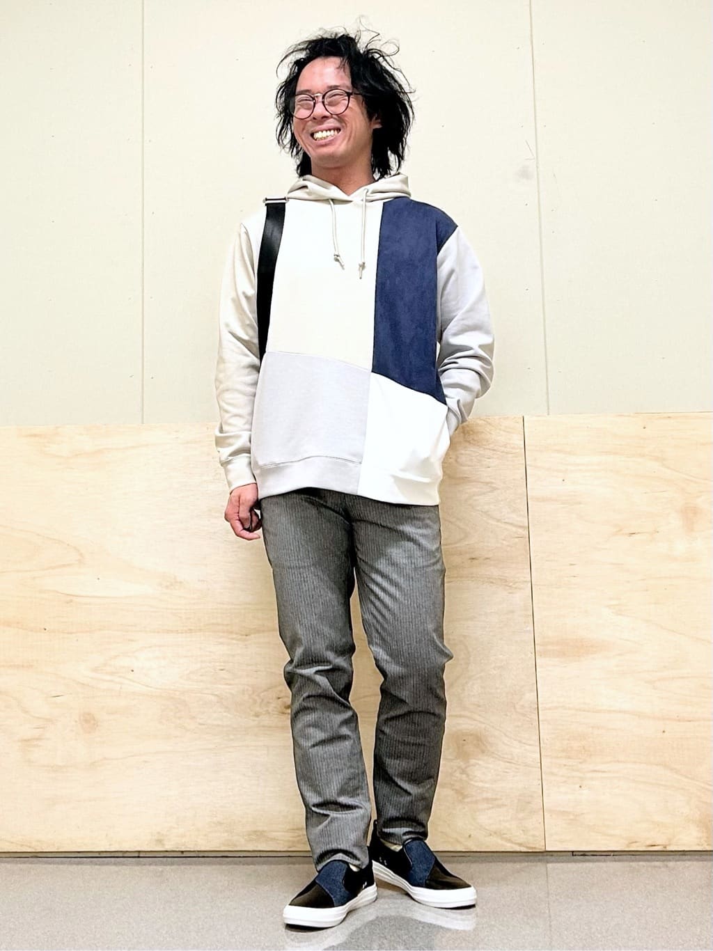 KENJI Iさんの「THE SHOP TK｜【オールシーズン穿ける！】7DAYSストレッチへリンボンパンツ　ON&hArr;OFF兼用」を使ったコーディネート