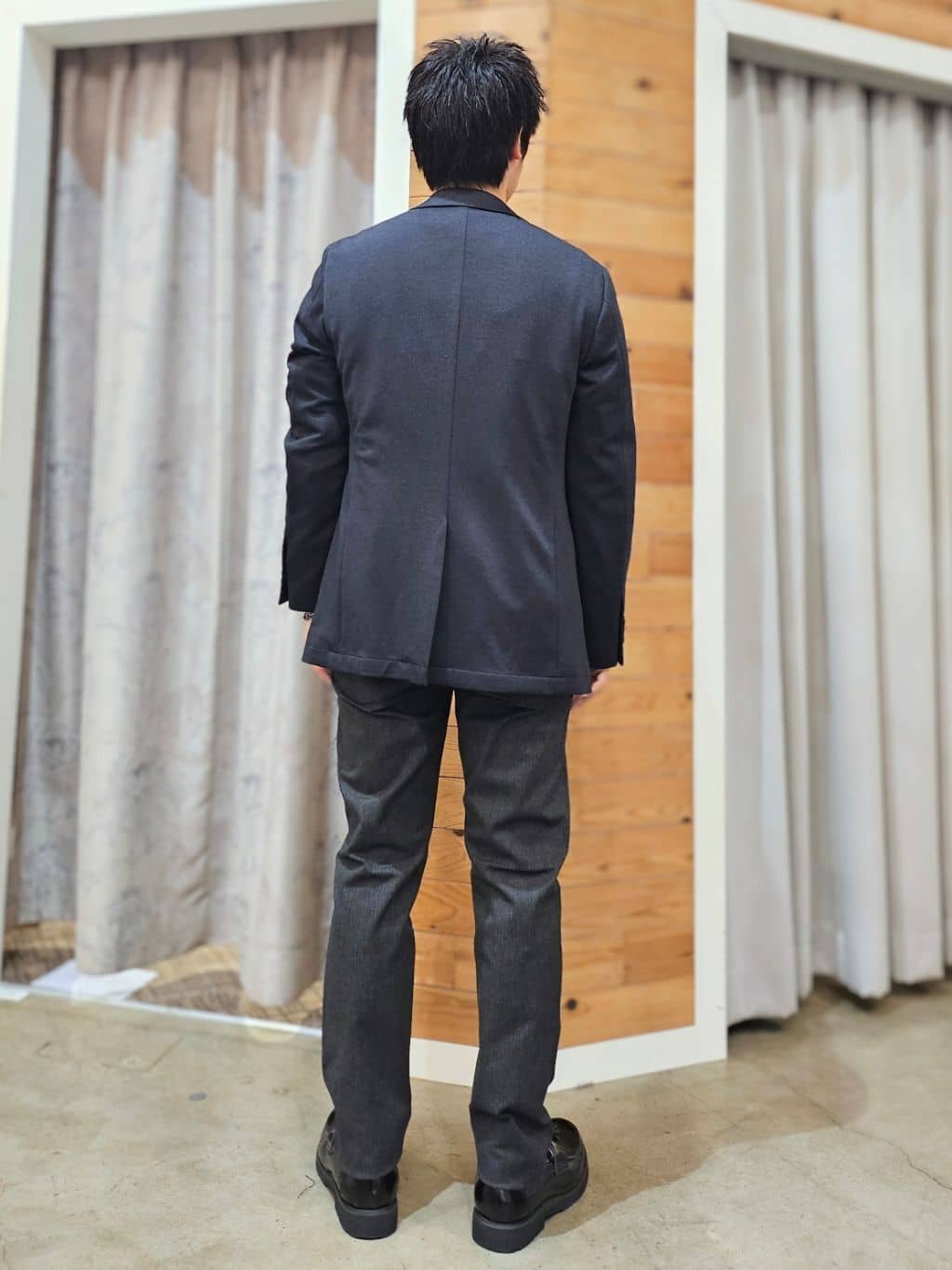 daiさんの「THE SHOP TK｜【オールシーズン穿ける！】7DAYSストレッチへリンボンパンツ　ON&hArr;OFF兼用」を使ったコーディネート