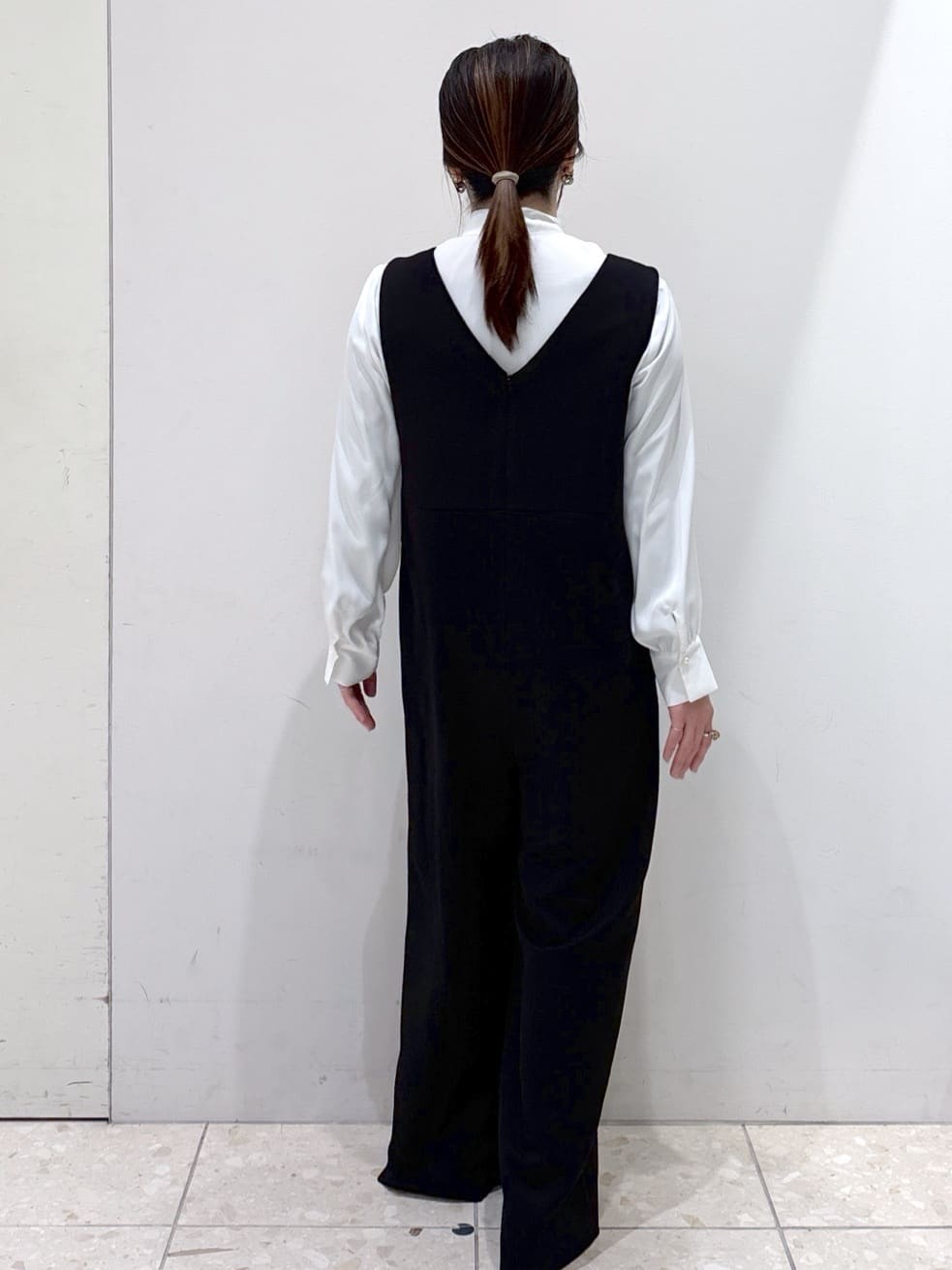 mameさんの「OPAQUE.CLIP｜《通勤／セットアップ対応》Vネックジャケット／ダブルクロス【洗濯機洗い可】」を使ったコーディネート