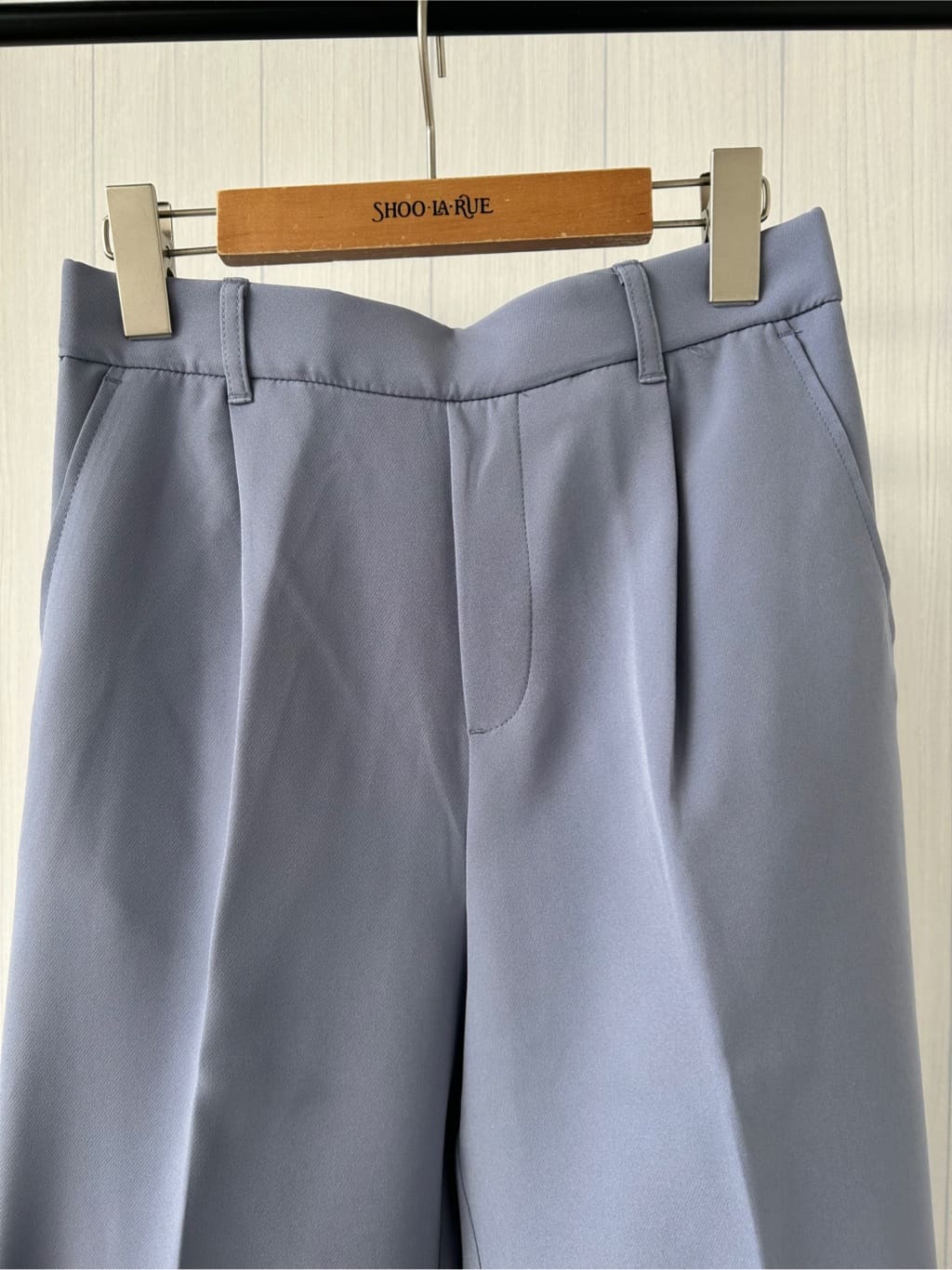 Kamyさんの「SHOO･LA･RUE｜◆【SS-3L/洗える/通勤・セレモニーにも】しなやかな身のこなしが叶う ストレッチテーパードパンツ」を使ったコーディネート
