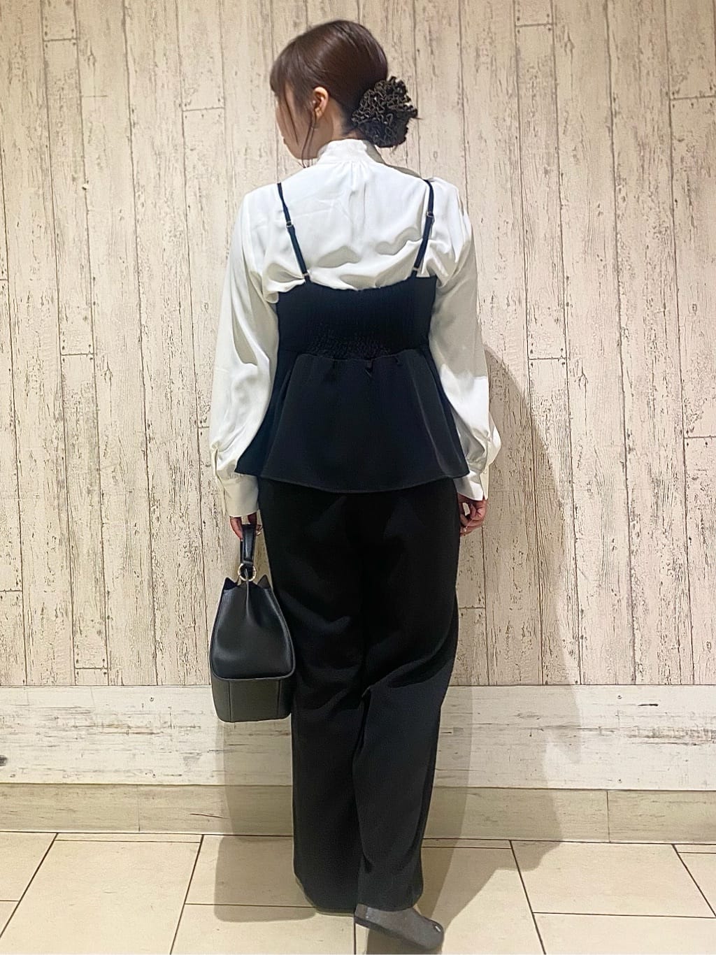 KARENさんの「index｜◆《通勤対応》ボウタイブラウス【洗濯機洗い可】」を使ったコーディネート