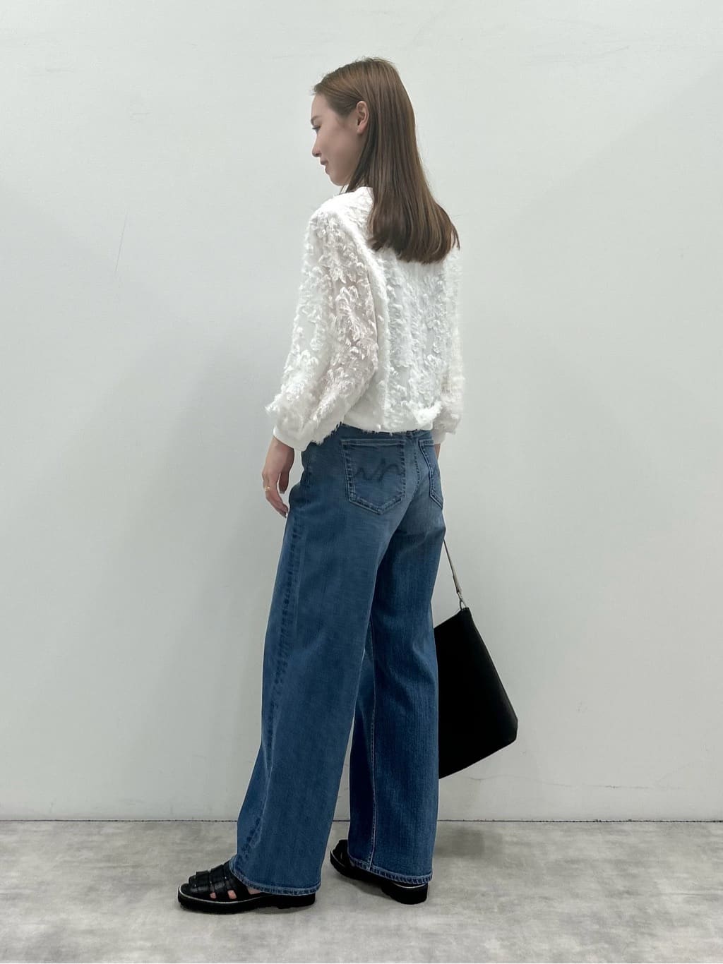 mitsukiさんの「INDIVI｜【褒められデニム】ワイドストレート デニムパンツ」を使ったコーディネート