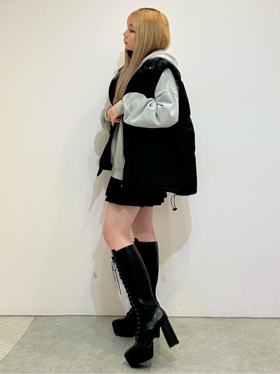 ちゃきさんの「ESPERANZA｜【ラク盛り／ロングブーツ】リピーター続出／脚長美脚　レースアップロングブーツ」を使ったコーディネート