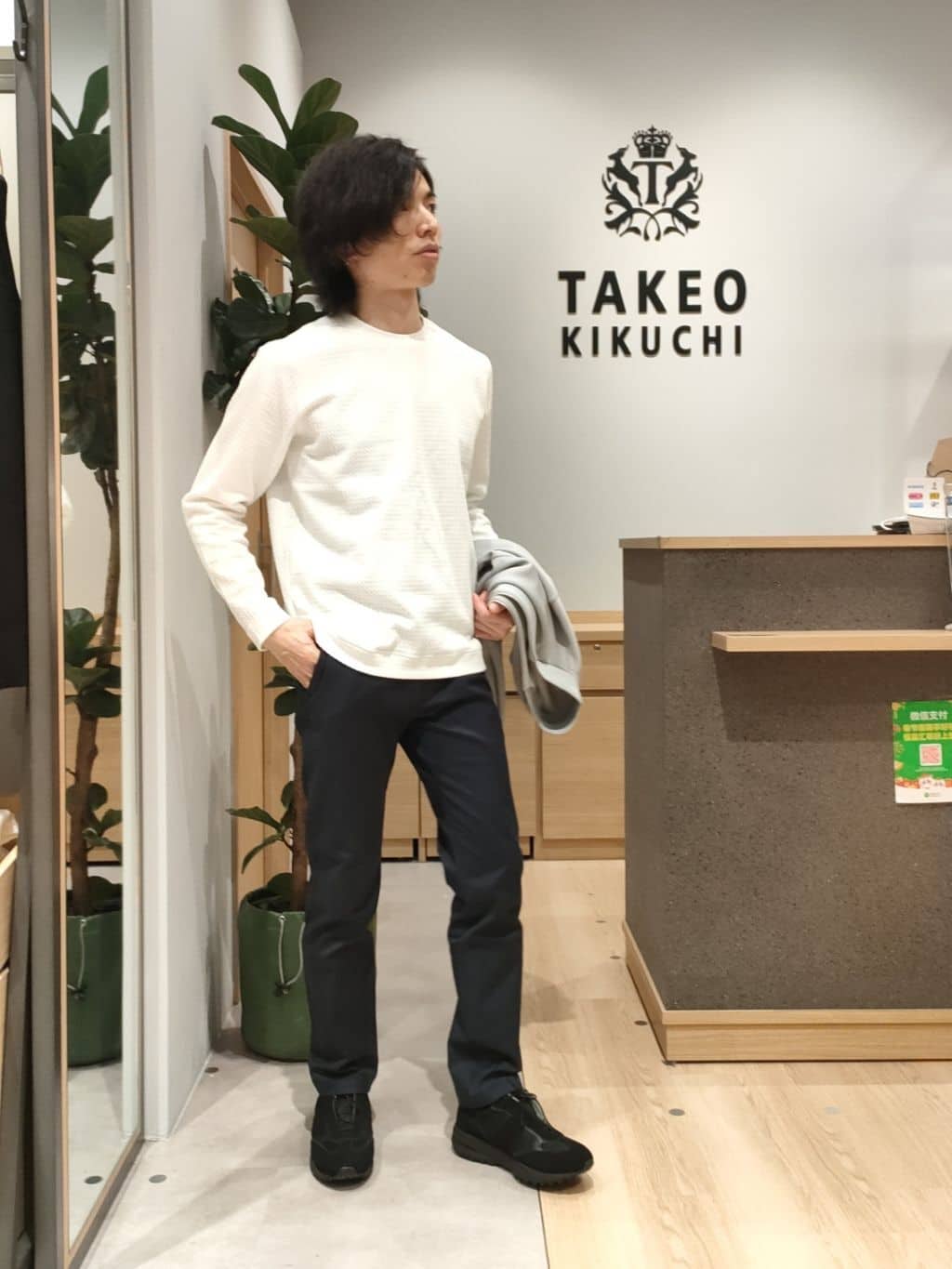 nobuさんの「TAKEO KIKUCHI｜【全7サイズ&times;8色展開！】トップマルチヘリンボン パンツ」を使ったコーディネート