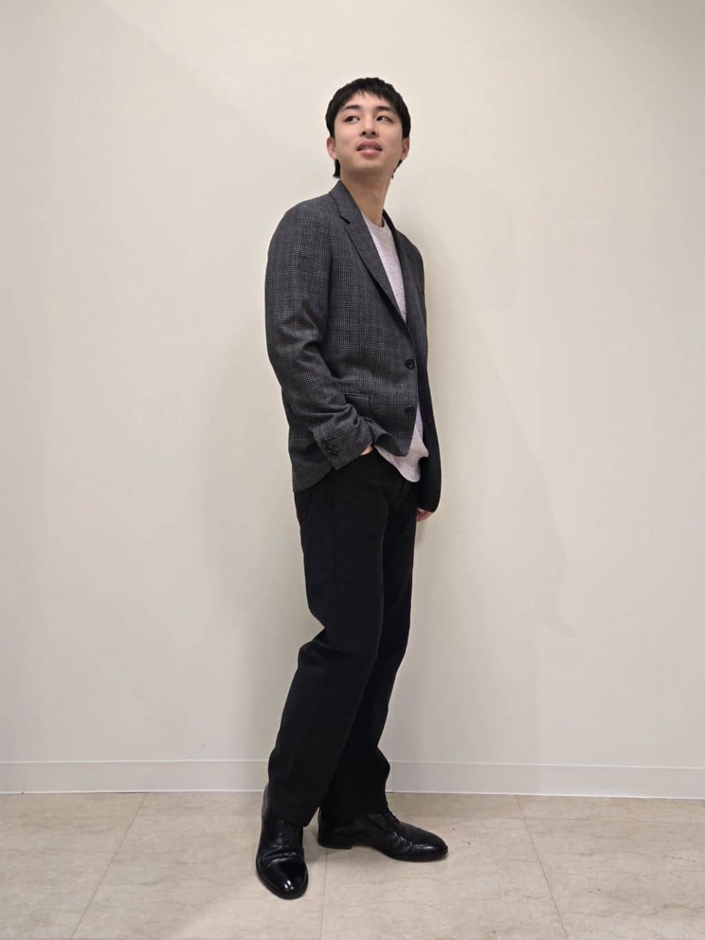 白木駆さんの「TAKEO KIKUCHI｜【Made in JAPAN】播州織 ストレッチ パンツ」を使ったコーディネート