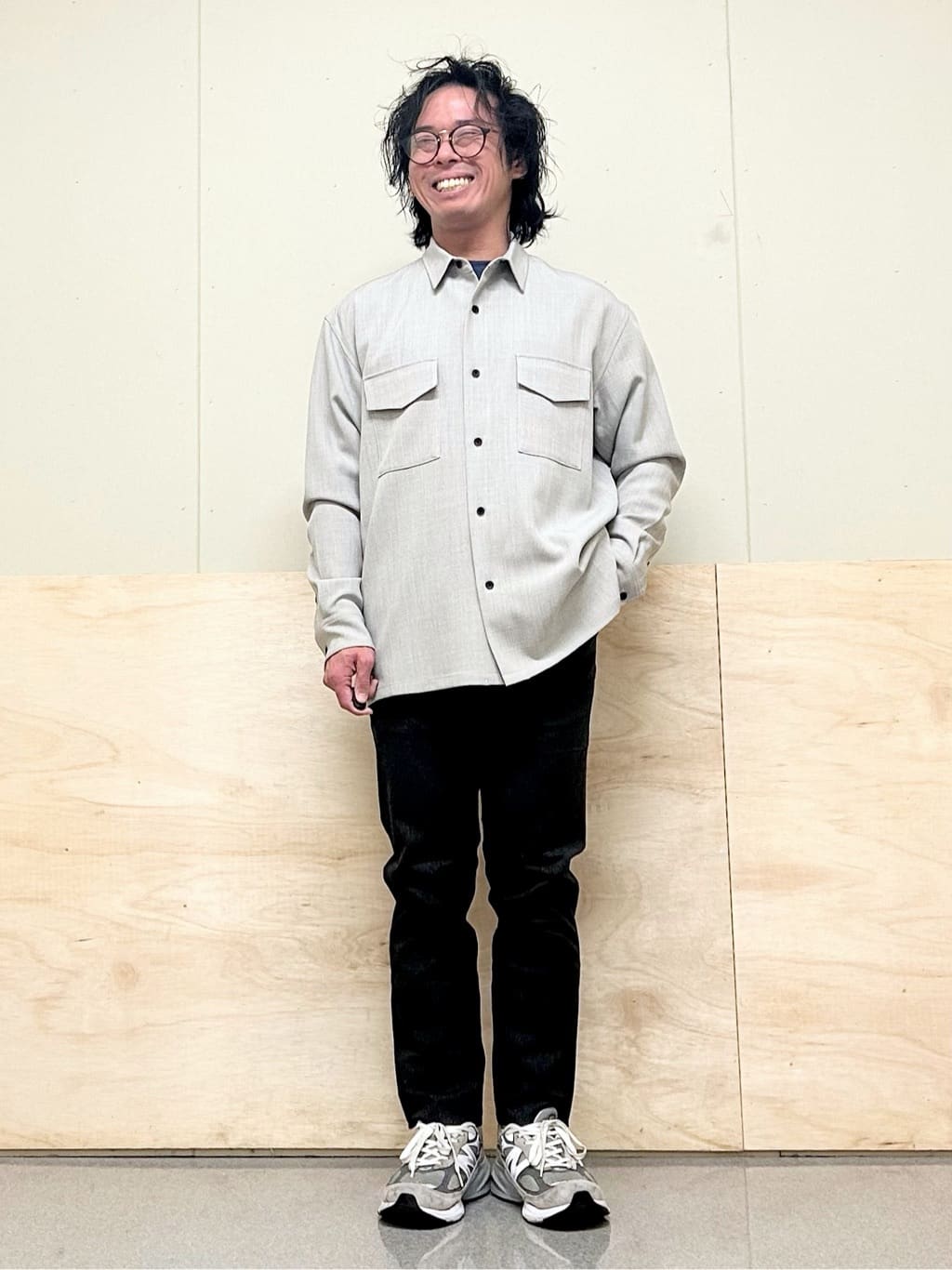 KENJI Iさんの「THE SHOP TK｜【オールシーズン穿ける！】7DAYSストレッチへリンボンパンツ　ON&hArr;OFF兼用」を使ったコーディネート