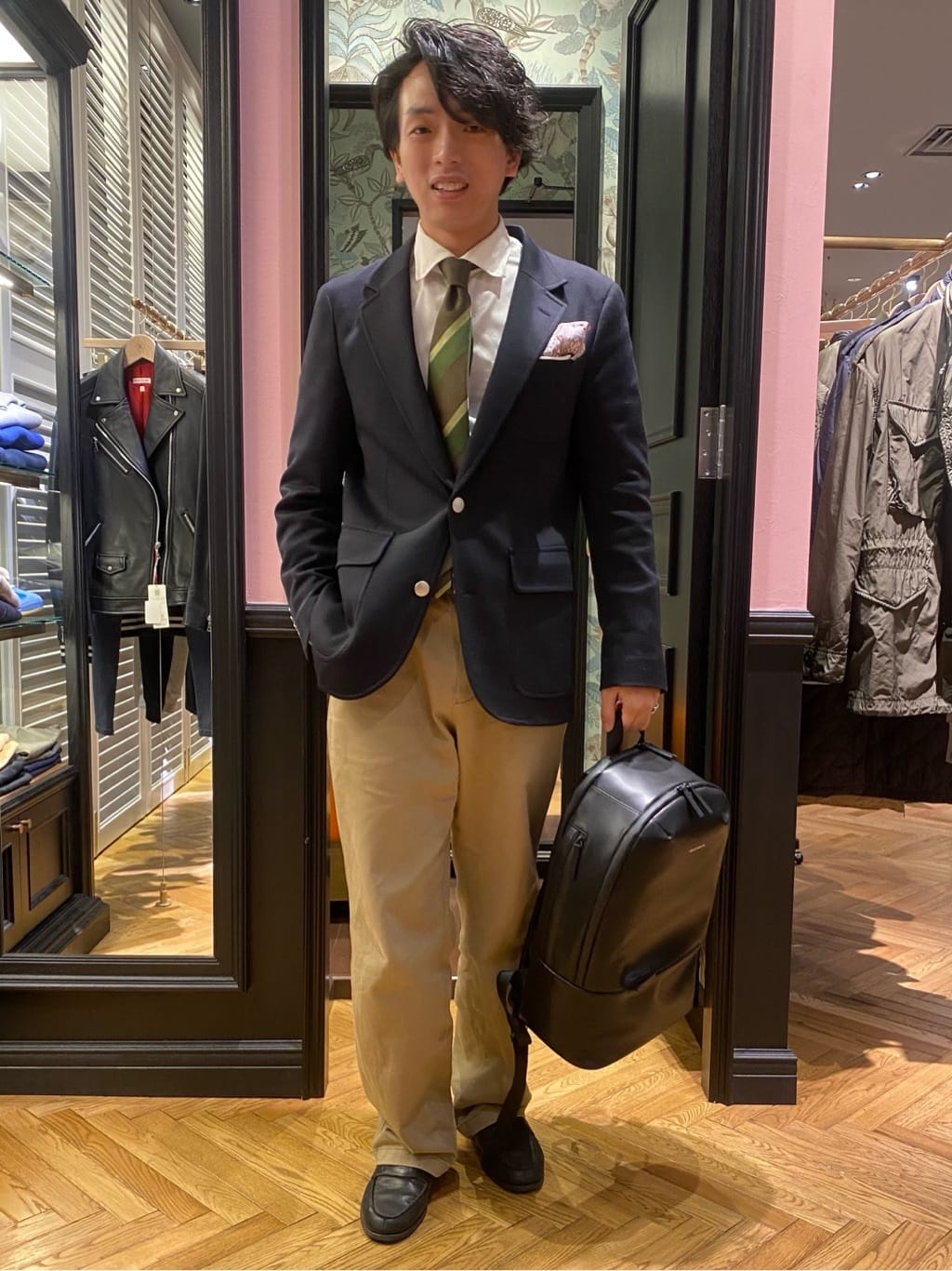 須田　慎二郎さんの「DRESSTERIOR｜リサイクルレザーバックパック」を使ったコーディネート