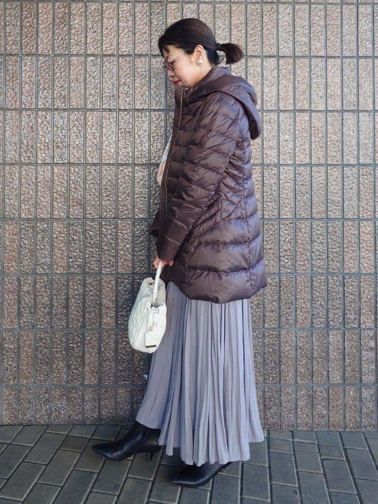 MUTSUKOさんの「UNTITLED｜【手洗い／88cm正方形】エンブレムプリントスカーフ」を使ったコーディネート