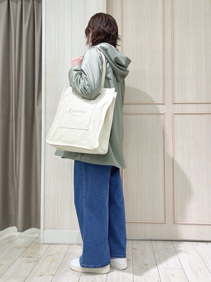 kaneさんの「SHOO･LA･RUE｜◆【S-LL/撥水/花粉対策】フーディーテントブルゾン」を使ったコーディネート