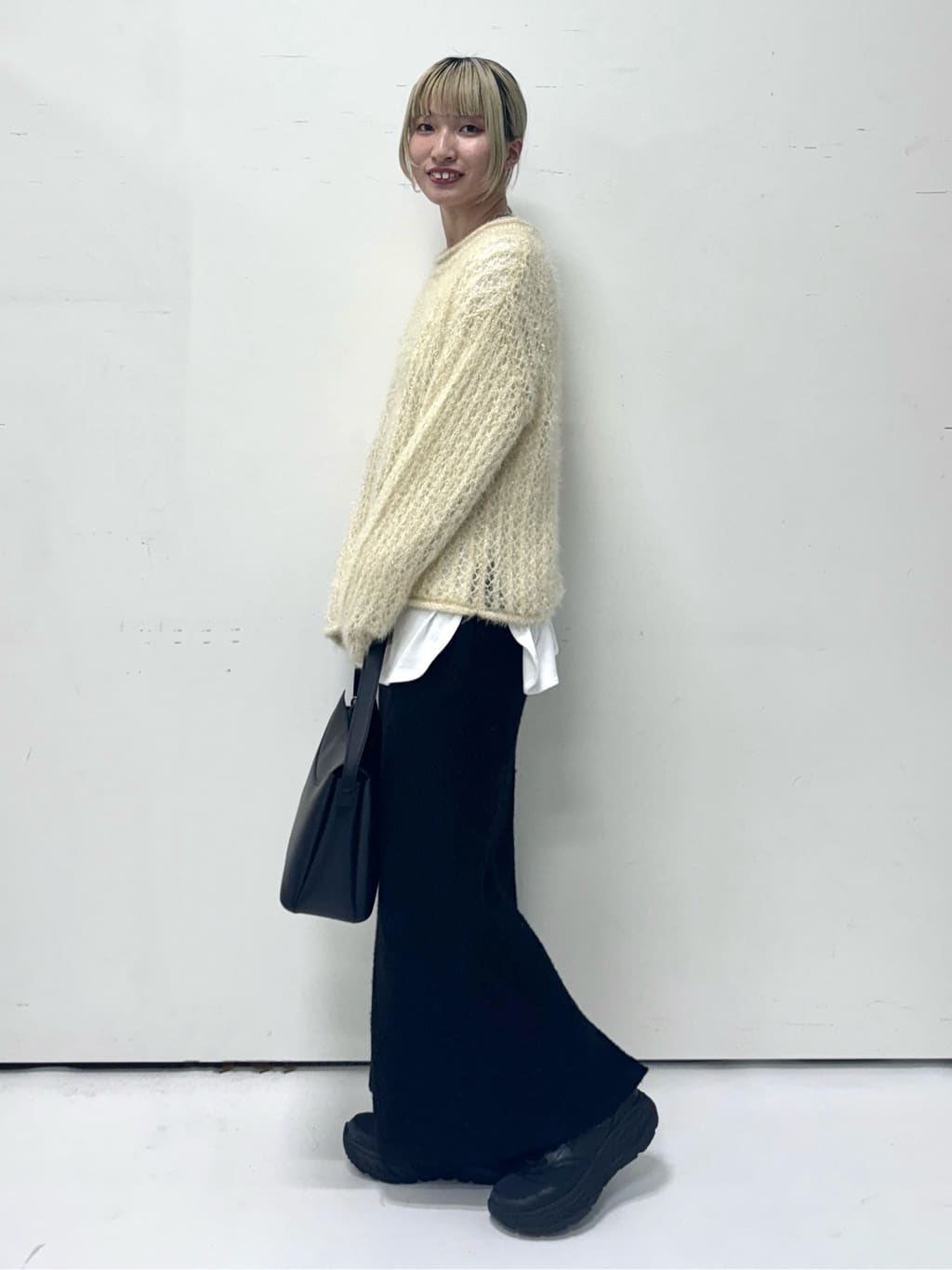 omaさんの「THE SHOP TK｜◆【毛玉になりにくい】ラメメッシュニット/洗える」を使ったコーディネート