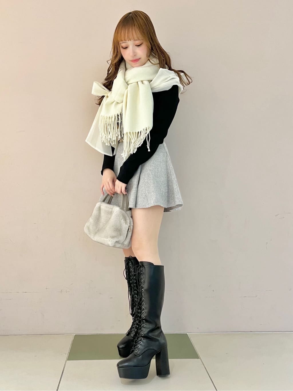 このかさんの「ESPERANZA｜洗えるシンプルカラーストール 累計販売約5000枚【防寒／マフラー／無地／ギフト】」を使ったコーディネート