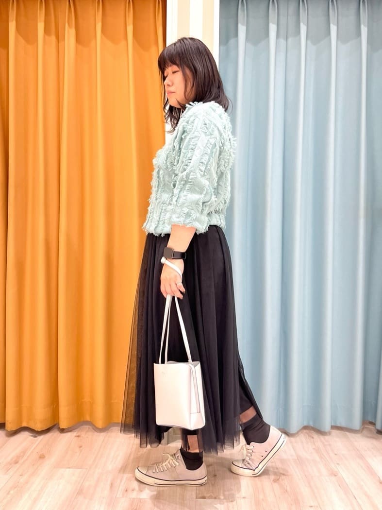 TUMU-TUMUさんの「SHOO･LA･RUE｜◆【S-LL】一枚で主役級。フリンジが目を惹くゆるニット」を使ったコーディネート