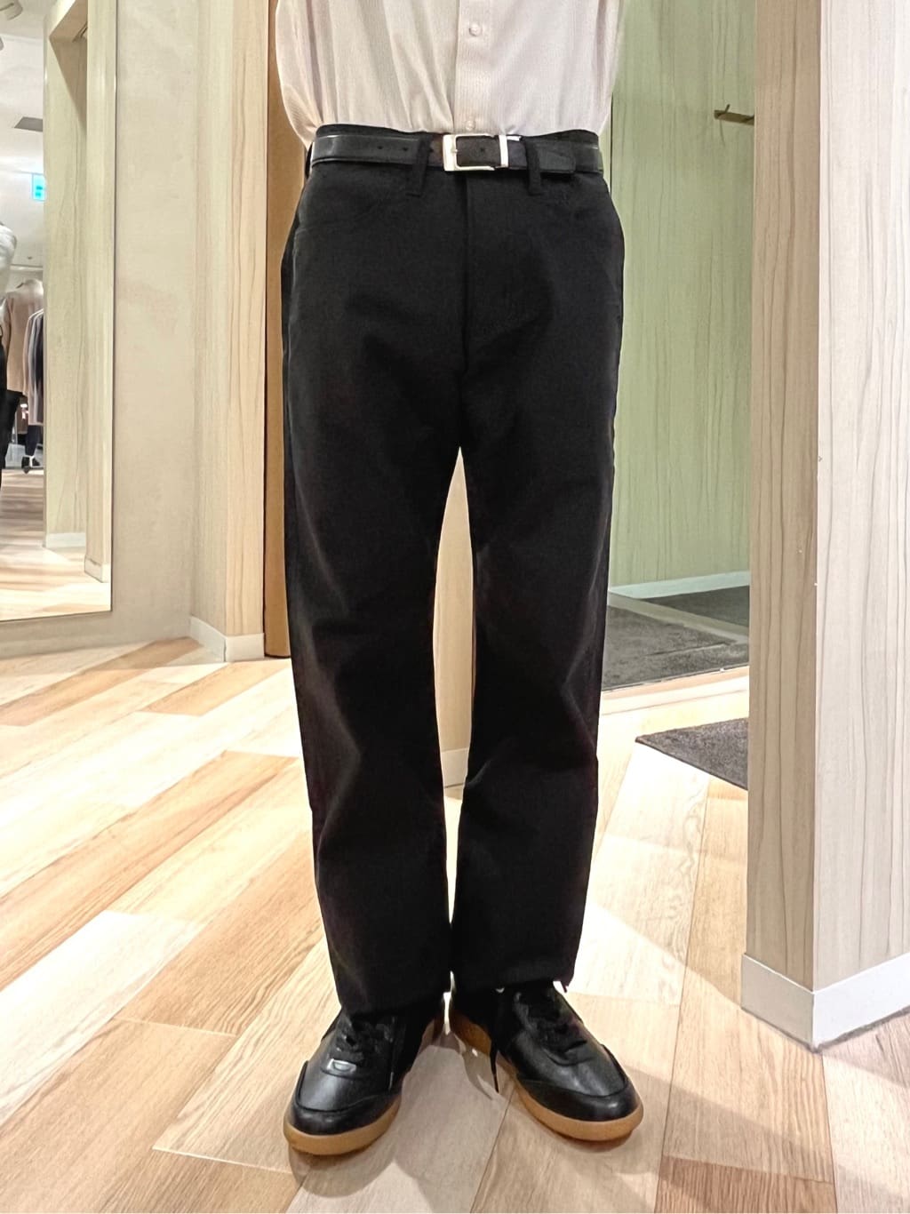URAさんの「TAKEO KIKUCHI｜【Made in JAPAN】播州織 ストレッチ パンツ」を使ったコーディネート