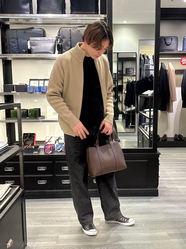 ふみふみさんの「TAKEO KIKUCHI｜◆【便利なサイズ感】ドライビング　トートバッグ」を使ったコーディネート