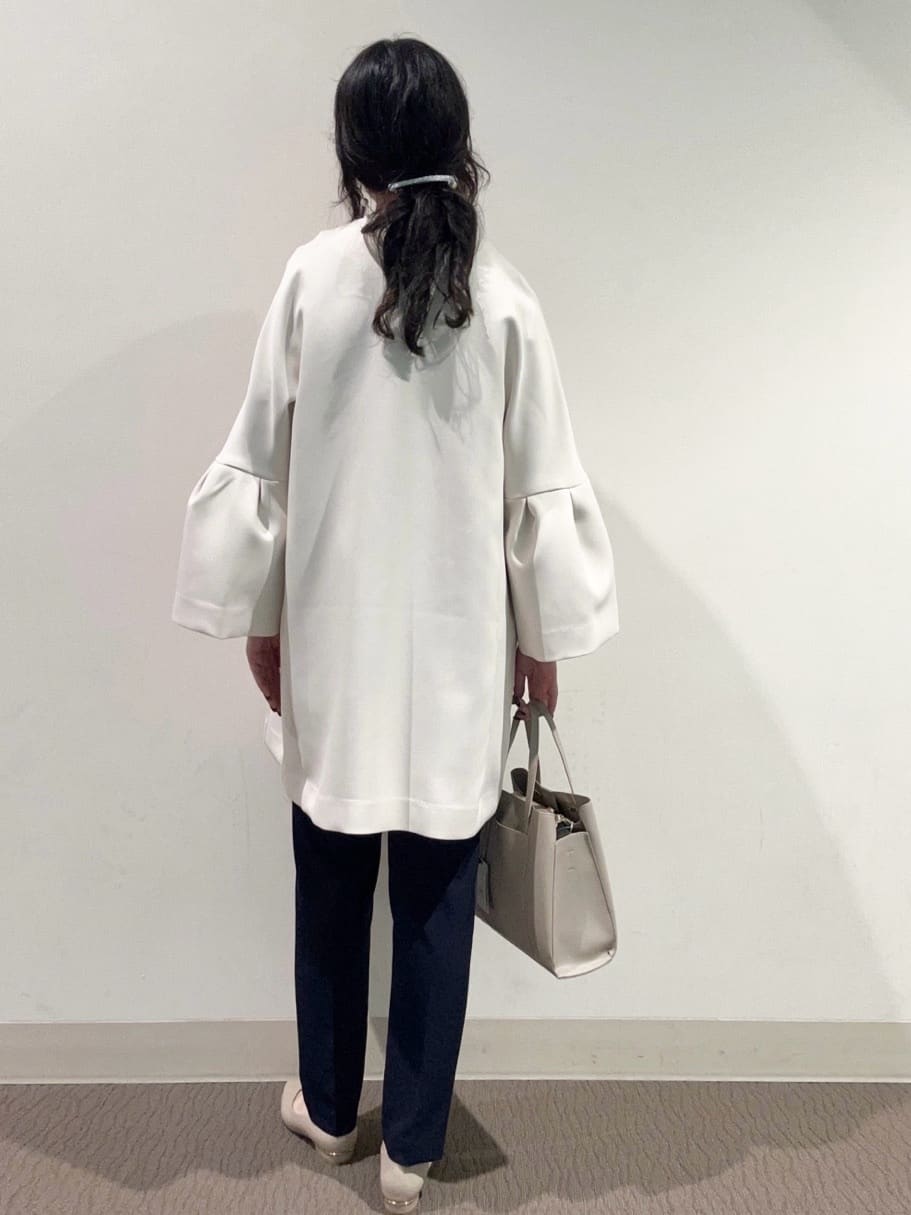 YO-KOさんの「OPAQUE.CLIP｜◆フレアスリーブミドルコート【洗える】」を使ったコーディネート
