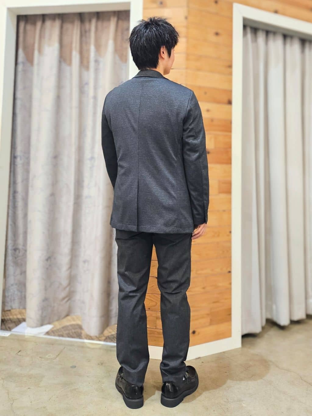 daiさんの「THE SHOP TK｜【オールシーズン穿ける！】7DAYSストレッチへリンボンパンツ　ON&hArr;OFF兼用」を使ったコーディネート