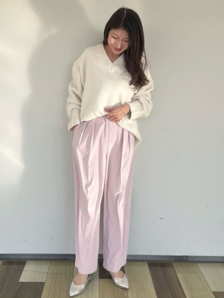 M. さんの「OPAQUE.CLIP｜◆《7color》ふわふわVネックニット【洗濯機洗い可】」を使ったコーディネート