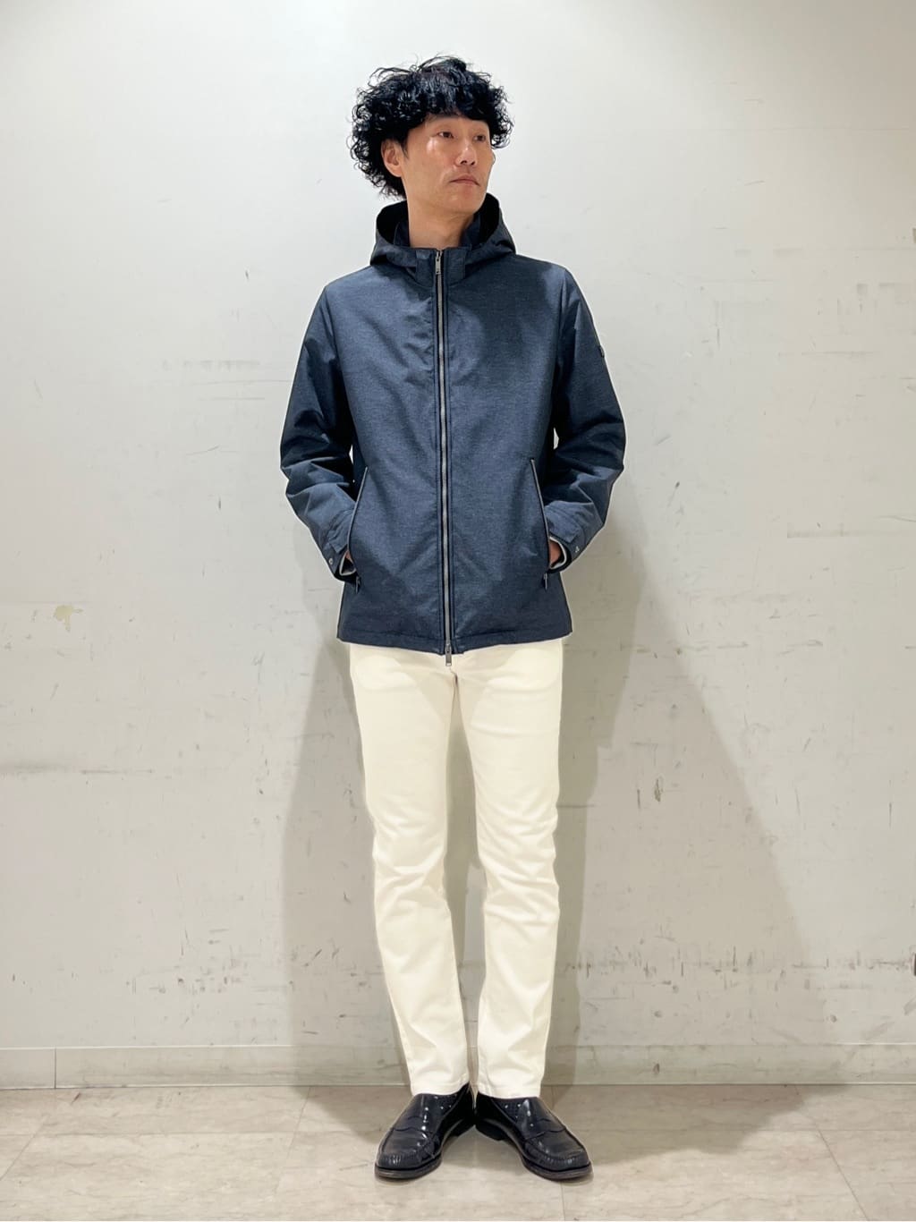 mutoさんの「TAKEO KIKUCHI｜【Sサイズ～】ストレッチ デニム パンツ」を使ったコーディネート