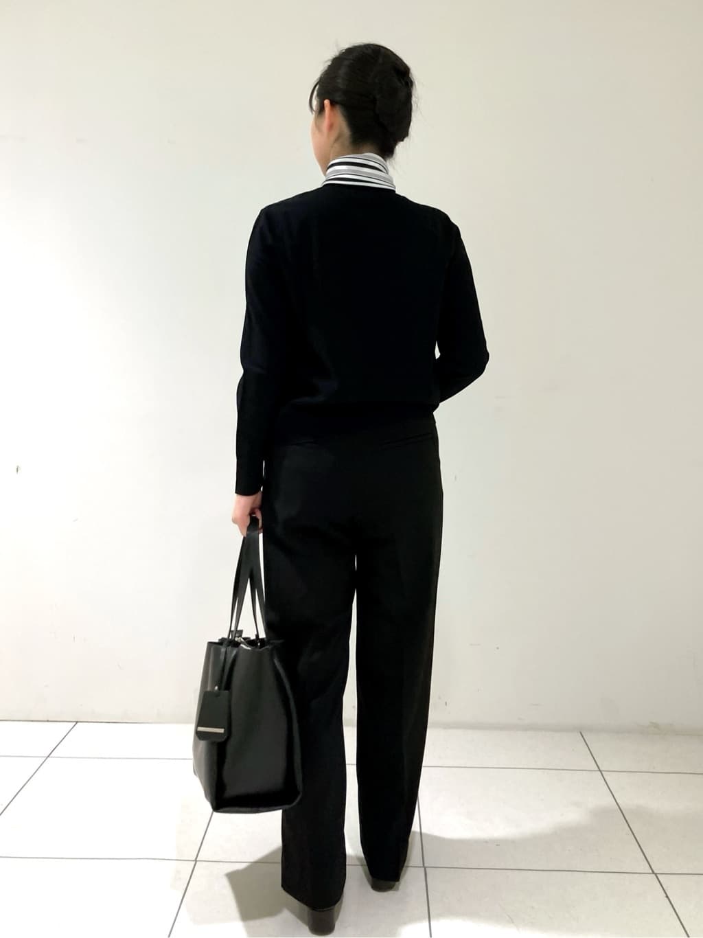 momokoさんの「INDIVI｜【洗える／UVケア／スーツ】ストレッチワイドパンツ」を使ったコーディネート
