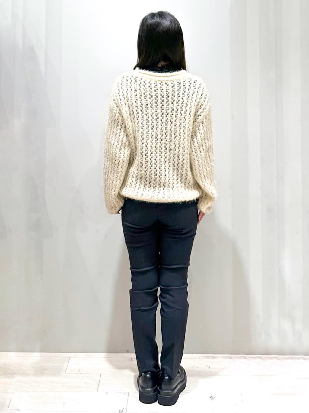 Iguさんの「THE SHOP TK｜◆【毛玉になりにくい】ラメメッシュニット/洗える」を使ったコーディネート