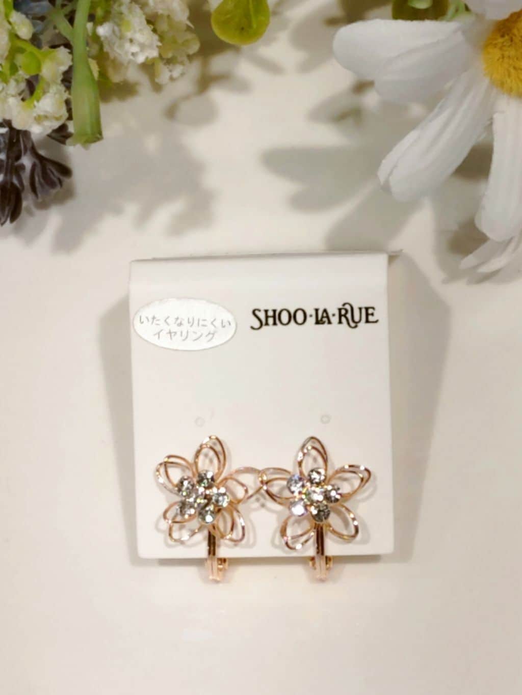 naoさんの「SHOO･LA･RUE｜◆【痛くなりにくい】イヤリング フラワーモチーフ」を使ったコーディネート