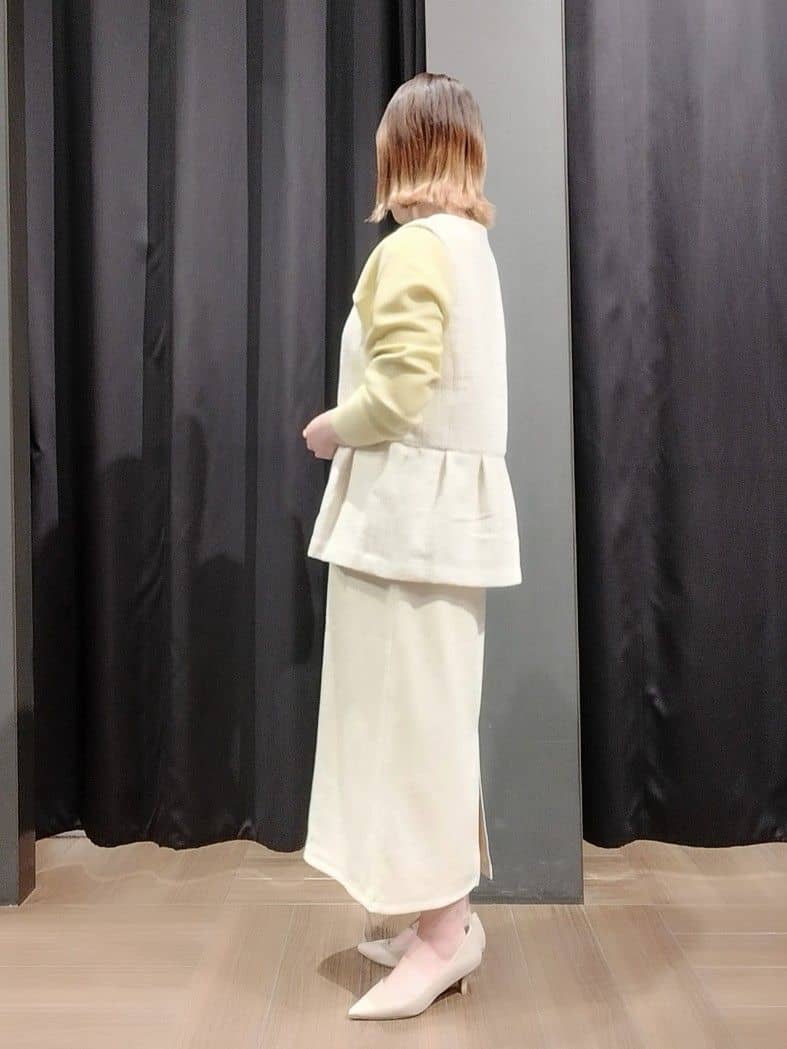 naoさんの「THE SHOP TK｜◆【ONOFF活躍/セレモニー/通勤】レザー調タイトスカート/洗える」を使ったコーディネート