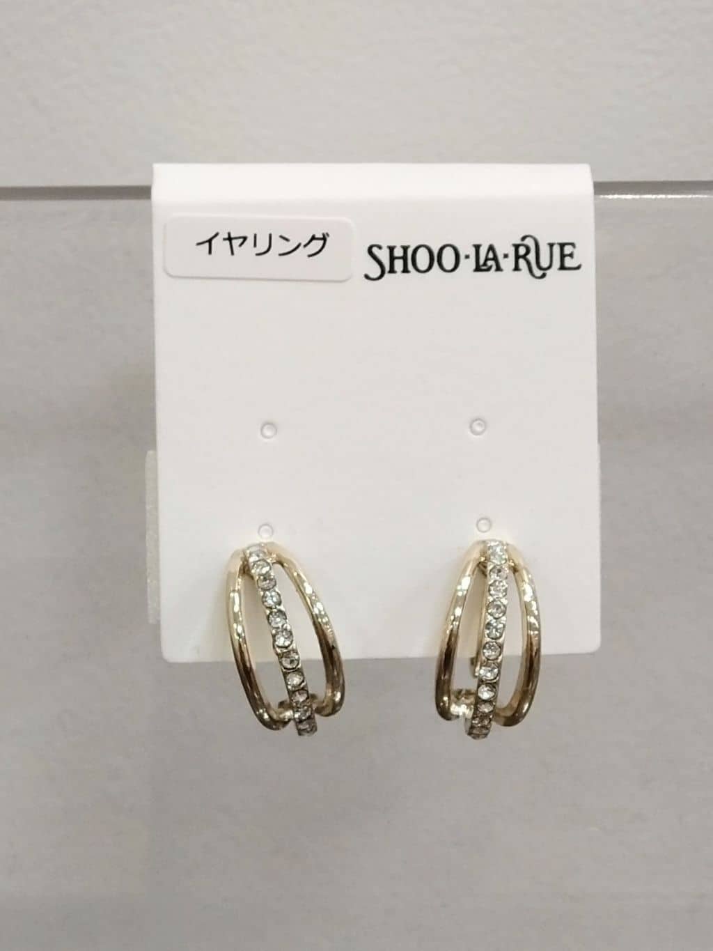yuzuyamamaさんの「SHOO･LA･RUE｜◆【セレモニー】ビジューレーンハーフループイヤーアクセ」を使ったコーディネート