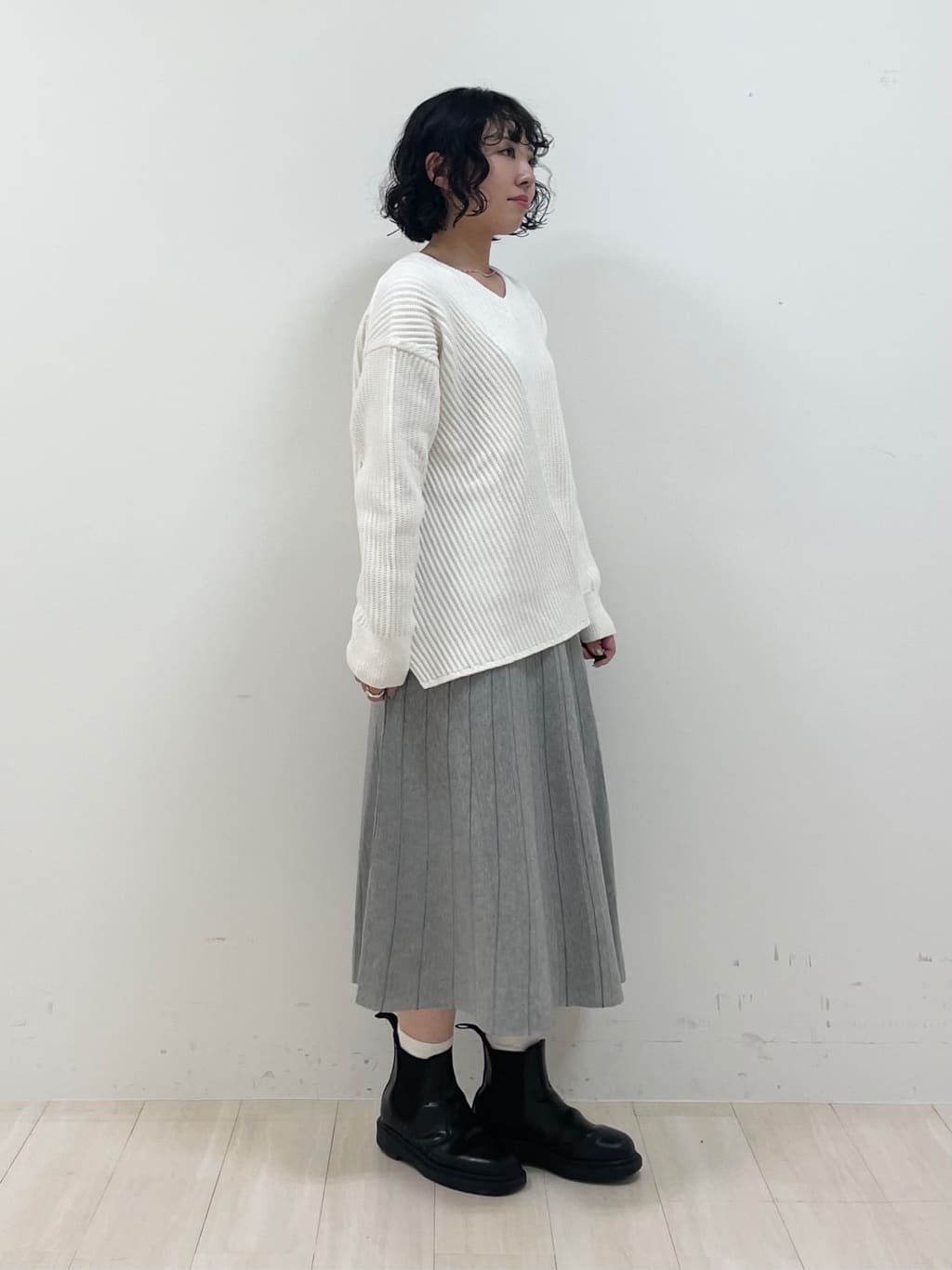 kanaさんの「INDIVI｜◆【洗える／コットン混】アシメデザインニット」を使ったコーディネート