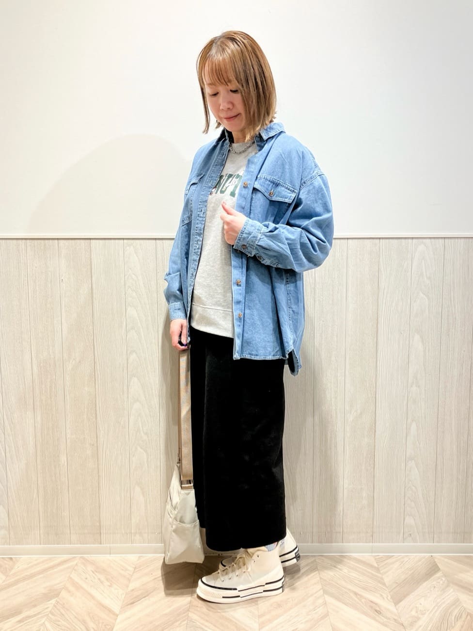 shokoさんの「SHOO･LA･RUE｜◆【洗える/S-LL】大人のこなれコーデに やわらかデニムシャツ」を使ったコーディネート