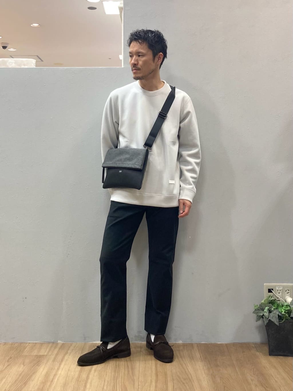シュンさんの「TAKEO KIKUCHI｜【Made in JAPAN】播州織 ストレッチ パンツ」を使ったコーディネート