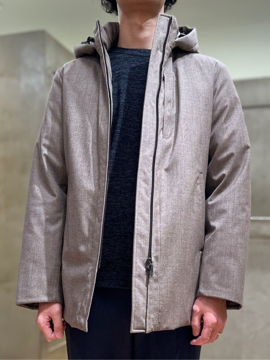 mutoさんの「TAKEO KIKUCHI｜【DOWN FABRIC】ダウンファブリック ドレスパンツ / セットアップ対応」を使ったコーディネート