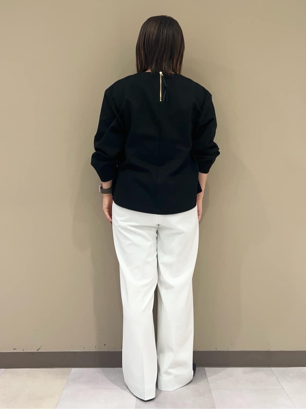 fukuさんの「UNTITLED｜◆【後ろウエストゴム/きれいめ】ストレッチ ワイドパンツ」を使ったコーディネート