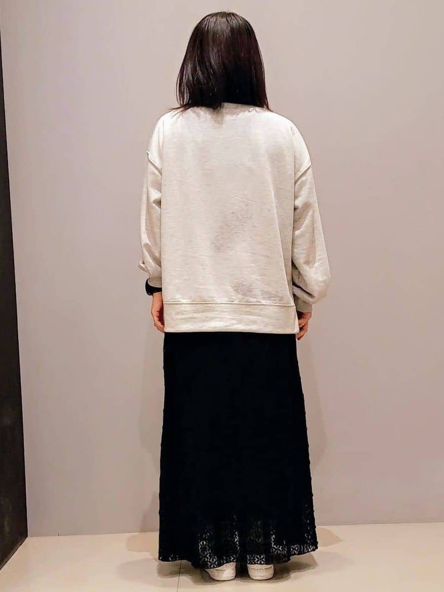 yukaさんの「THE SHOP TK｜◆【アソート】裏毛ロゴプルオーバー/洗える」を使ったコーディネート