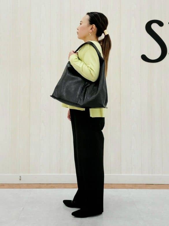 nanahachiさんの「SHOO･LA･RUE｜◆【洗える/S-LL】お顔周りすっきり 優しい肌触りのVネックニット」を使ったコーディネート