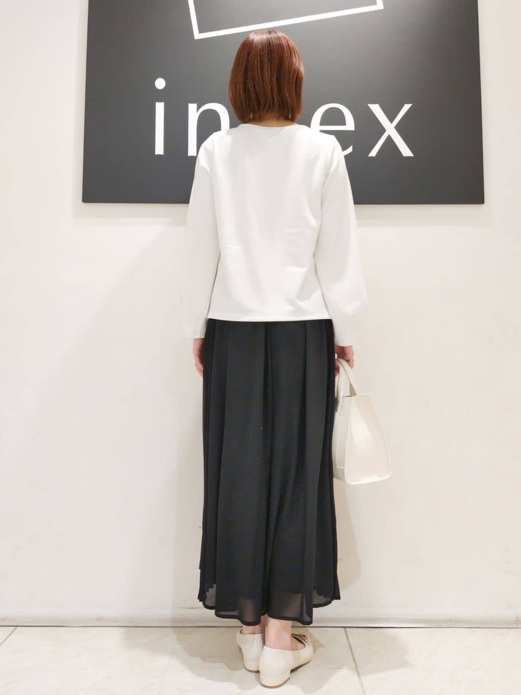 n.さんの「index｜◆【軽量／2WAY】スクエアミドルトートバッグ」を使ったコーディネート