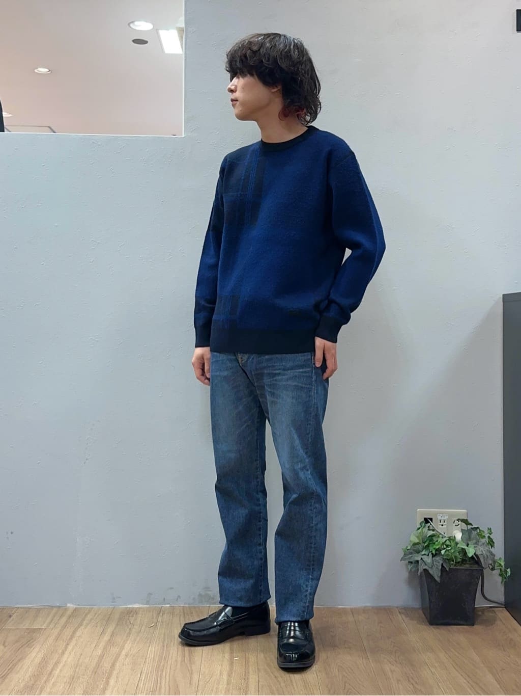 Uさんの「TAKEO KIKUCHI｜【モンスターストレッチ】日本製 ウォッシュド デニムパンツ」を使ったコーディネート