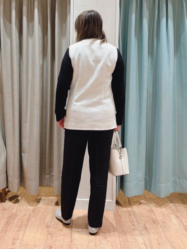 HANAさんの「SHOO･LA･RUE｜◆【セレモニーからデイリーまで】フリンジ ツイードジレ」を使ったコーディネート