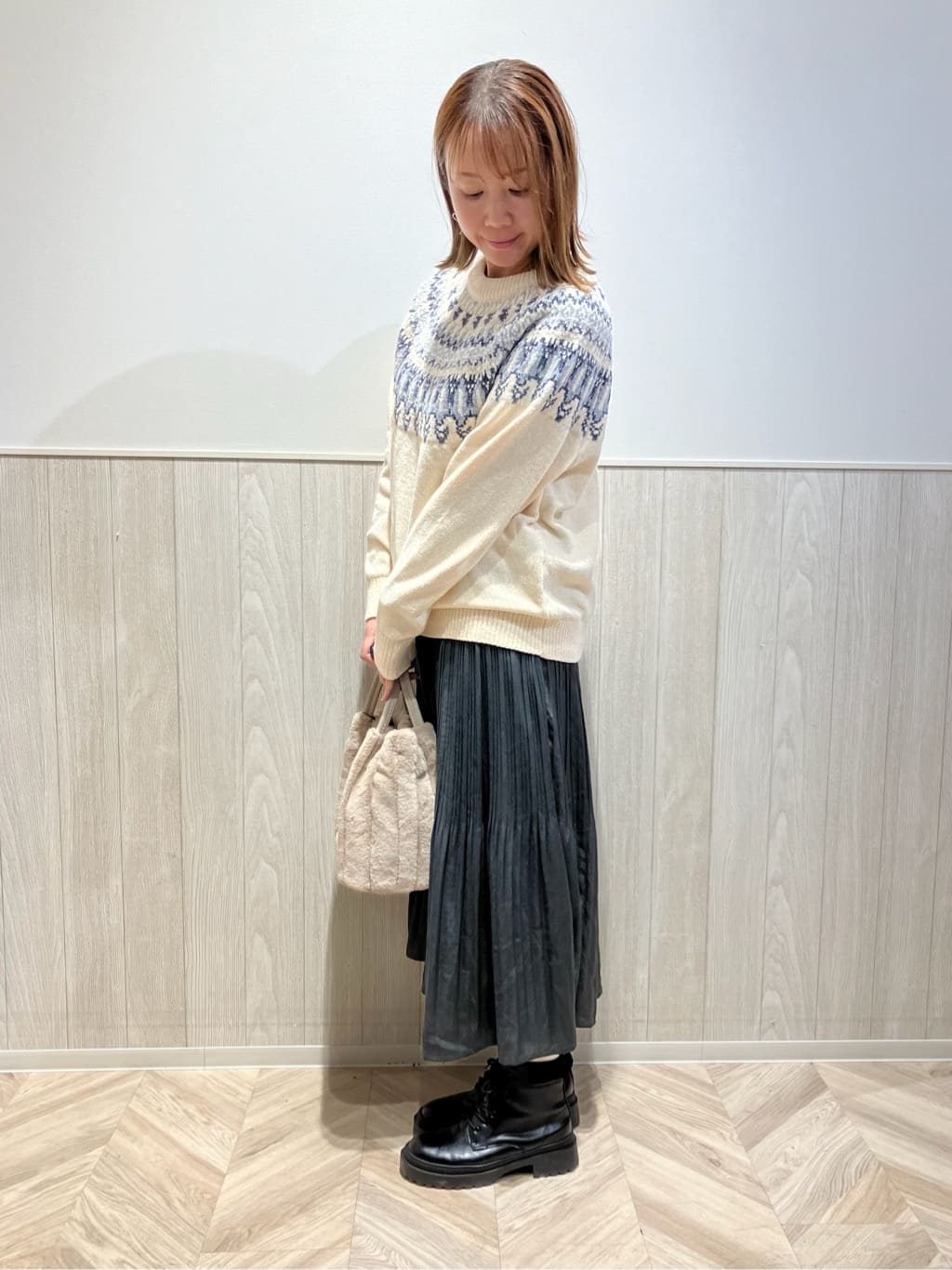 shokoさんの「SHOO･LA･RUE｜◆【セレモニーにも】ひらりと揺れる上品シルエット サテンプリーツスカート」を使ったコーディネート