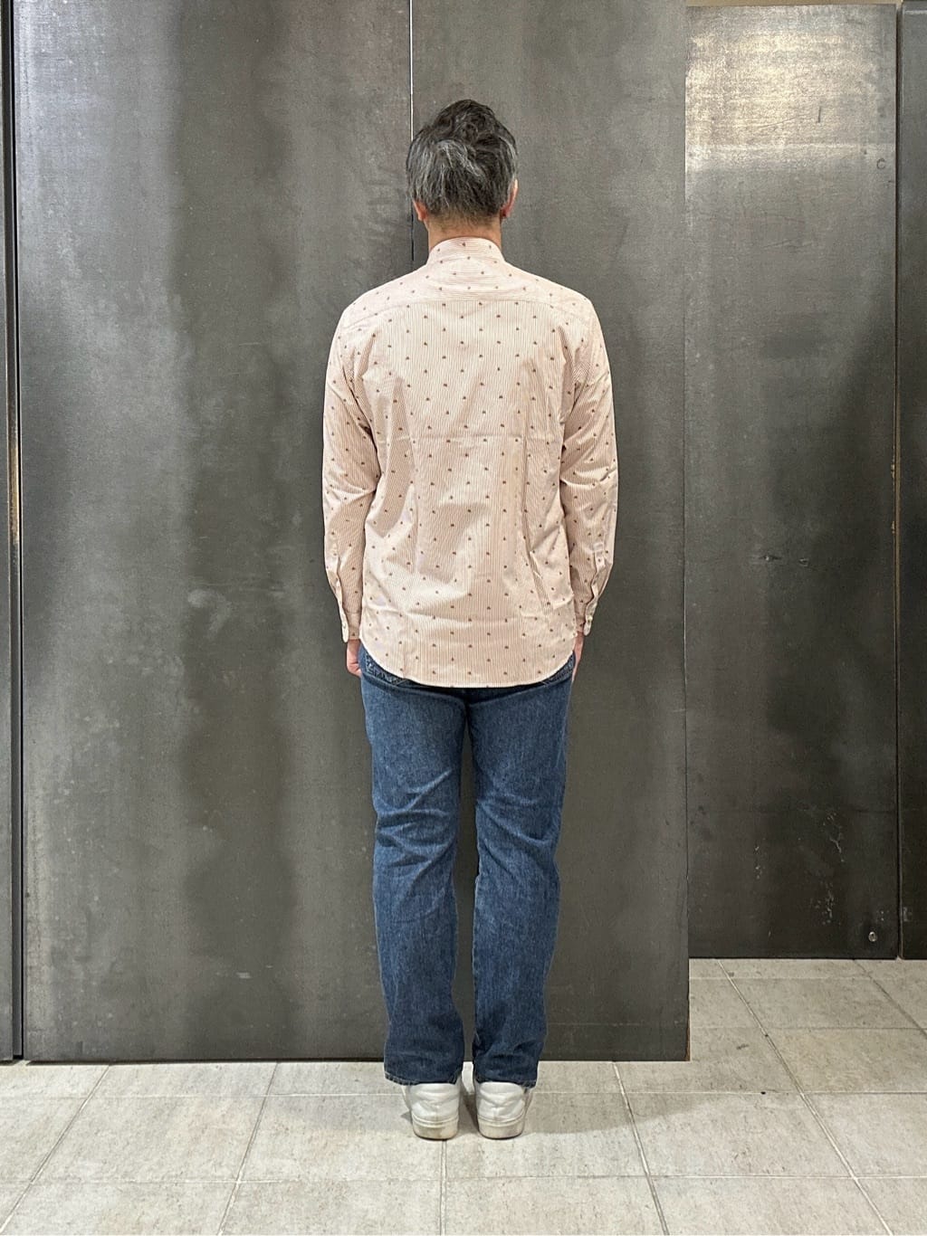 coheyさんの「TAKEO KIKUCHI｜ハットモチーフ ジャカード ストライプ シャツ」を使ったコーディネート