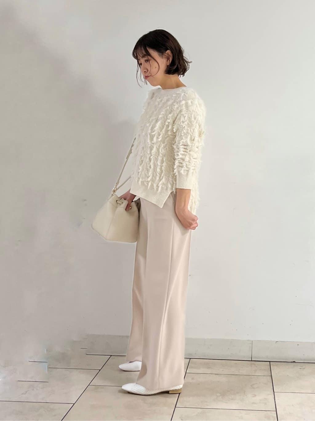 mihoさんの「INDIVI｜◆【復活！褒められパンツ】ストレッチ ワイドパンツ」を使ったコーディネート