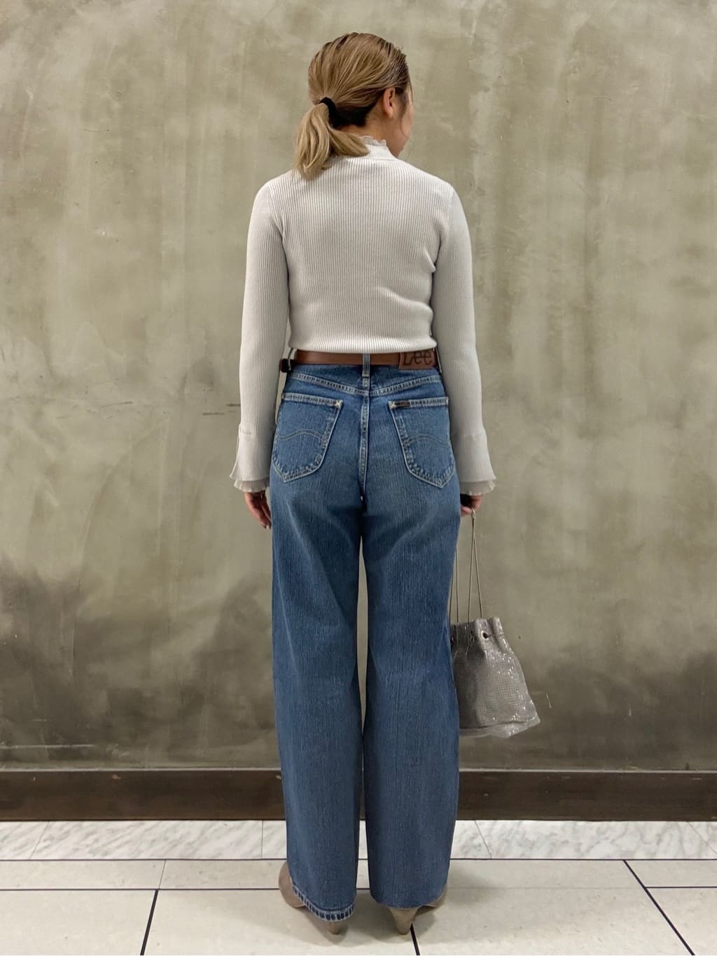 minaさんの「grove｜【Lee&times;grove別注】STRAIGHT DENIM PANTS」を使ったコーディネート