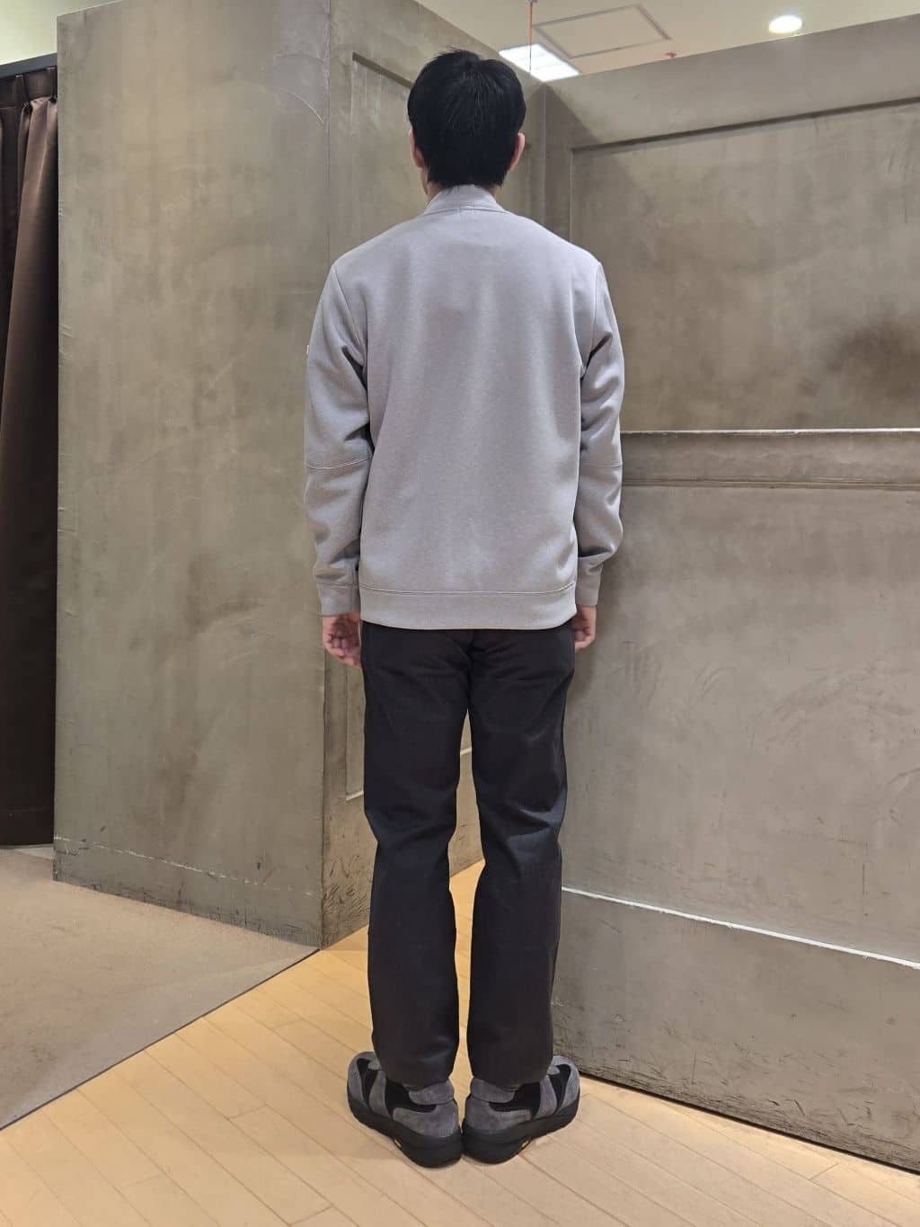 白木駆さんの「TAKEO KIKUCHI｜【全7サイズ&times;8色展開！】トップマルチヘリンボン パンツ」を使ったコーディネート