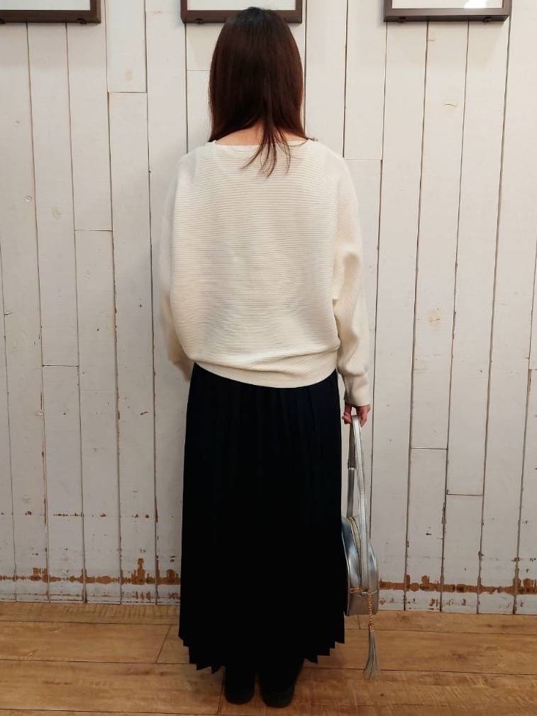 ジュンさんの「SHOO･LA･RUE｜◆【洗える】上品で華やかに アンジェリーナ ドルマンニット」を使ったコーディネート