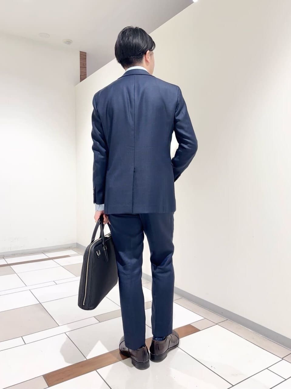 及川さんの「TAKEO KIKUCHI｜【Three by Three】シャイニーシャークピンヘッド スーツ/3ピース対応可」を使ったコーディネート
