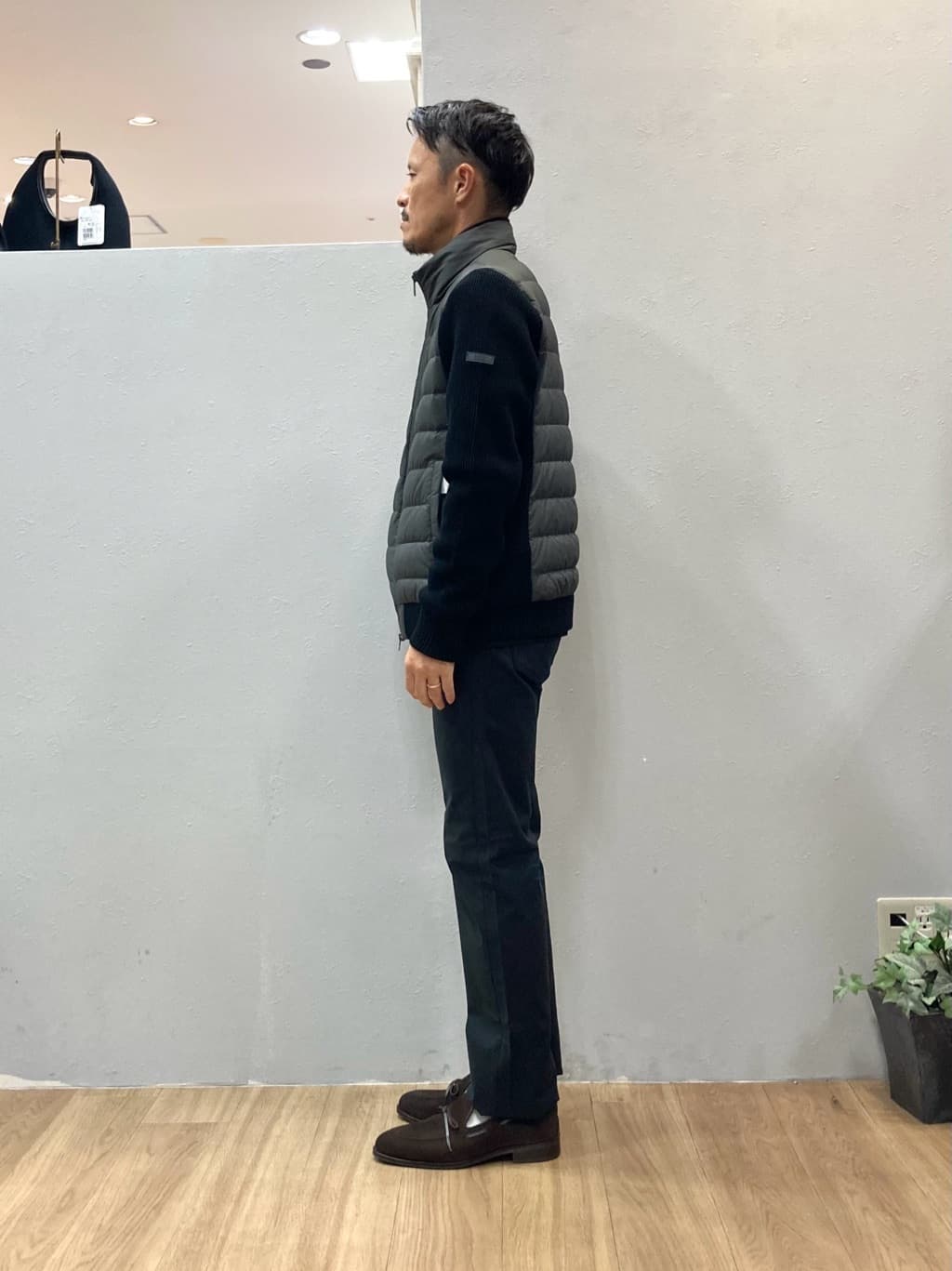 シュンさんの「TAKEO KIKUCHI｜【Made in JAPAN】播州織 ストレッチ パンツ」を使ったコーディネート