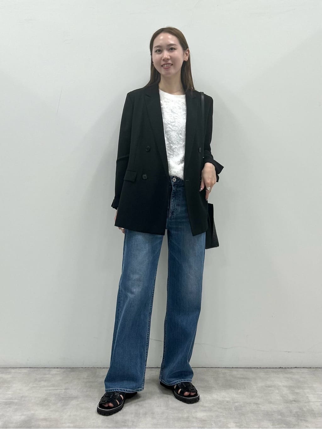 mitsukiさんの「INDIVI｜【褒められデニム】ワイドストレート デニムパンツ」を使ったコーディネート