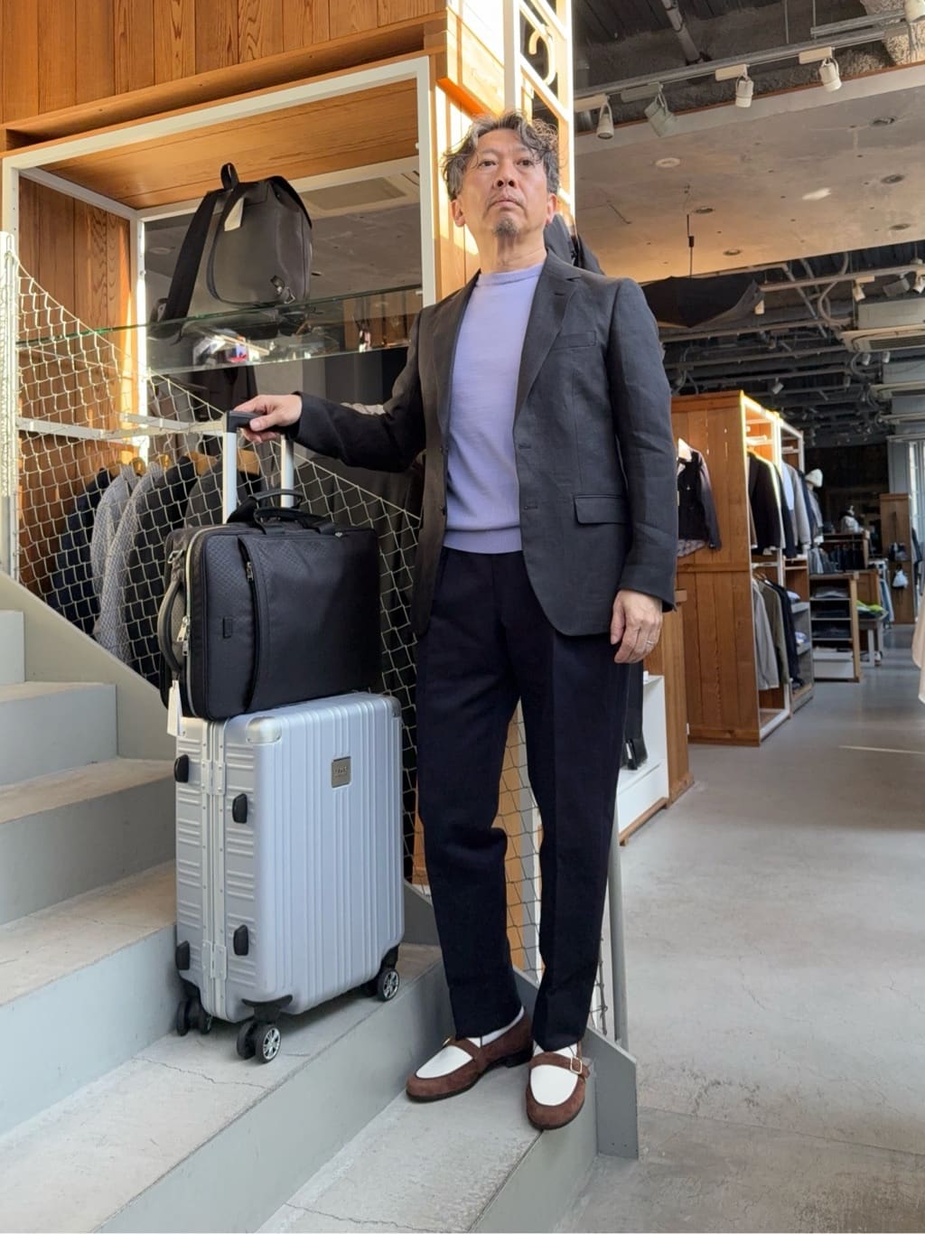 デザイナーTAKEman さんの「TAKEO KIKUCHI｜【DARJEELING】スーツケース Sサイズ」を使ったコーディネート