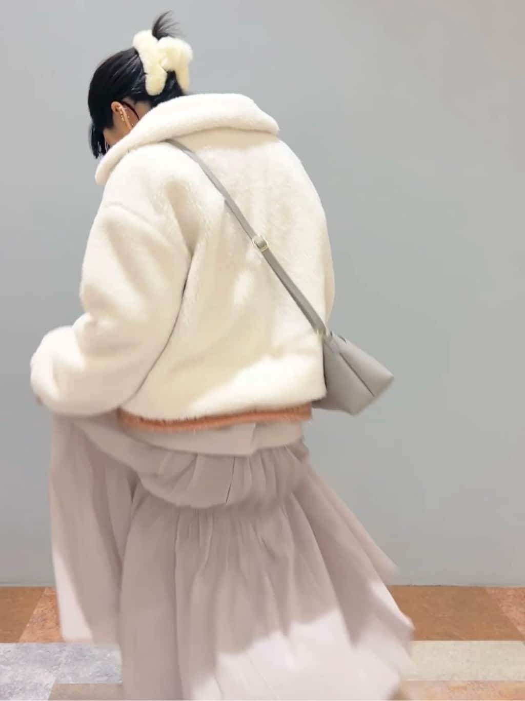 ひらのみさんの「THE SHOP TK｜◆【毛玉になりにくい】ラメメッシュニット/洗える」を使ったコーディネート