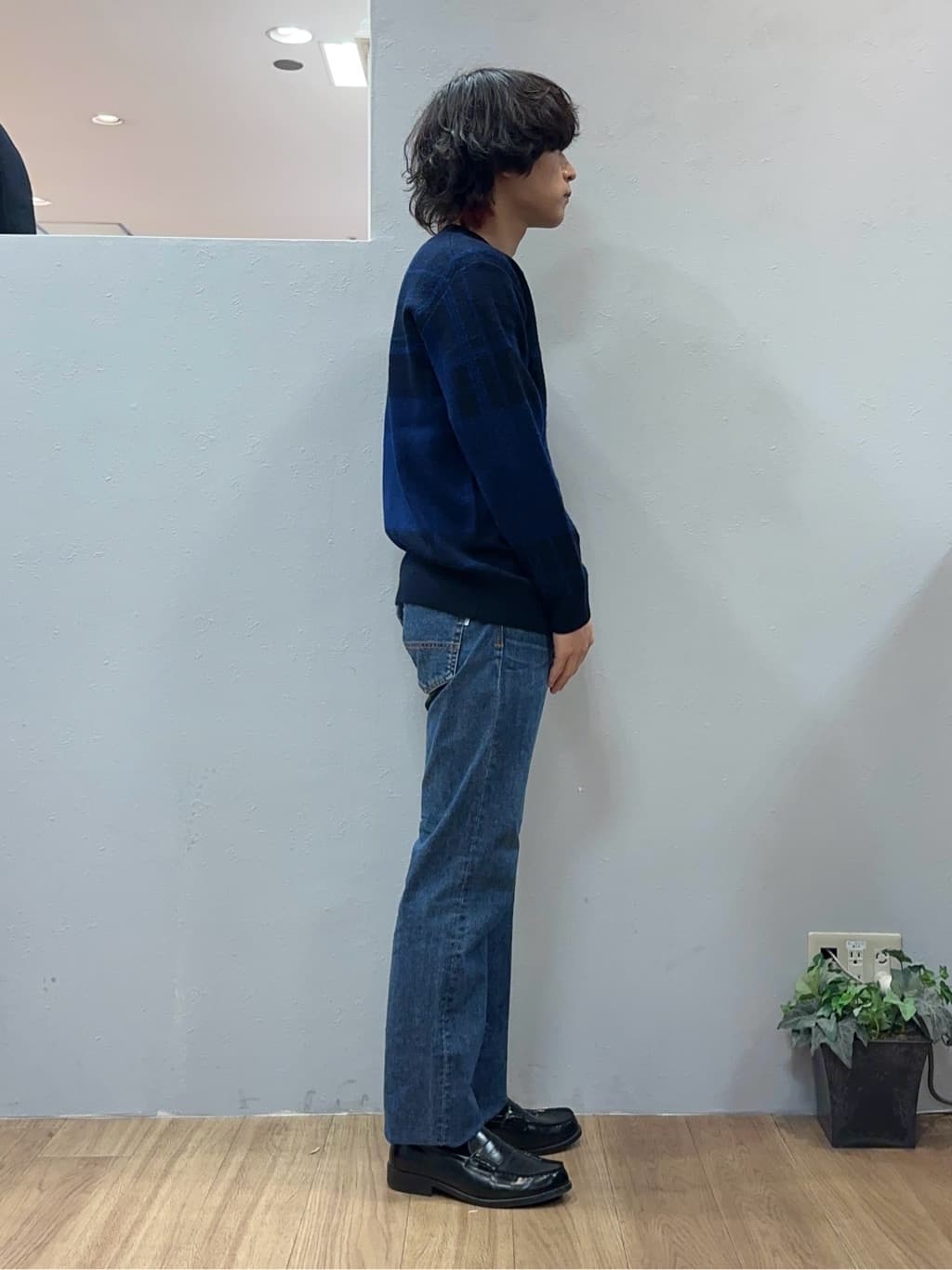 Uさんの「TAKEO KIKUCHI｜【モンスターストレッチ】日本製 ウォッシュド デニムパンツ」を使ったコーディネート