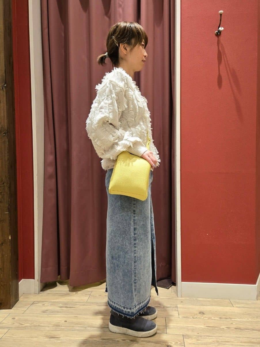 hanaさんの「SHOO･LA･RUE｜◆【S-LL】一枚で主役級。フリンジが目を惹くゆるニット」を使ったコーディネート